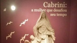 2013_Cabrini_Julia Sampaio Designer_01_capa