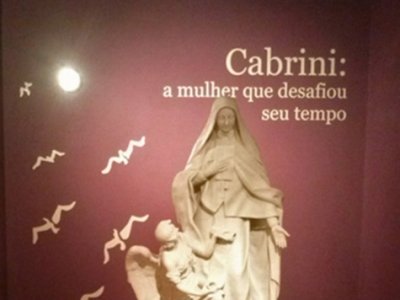 2013_Cabrini_Julia Sampaio Designer_01_capa