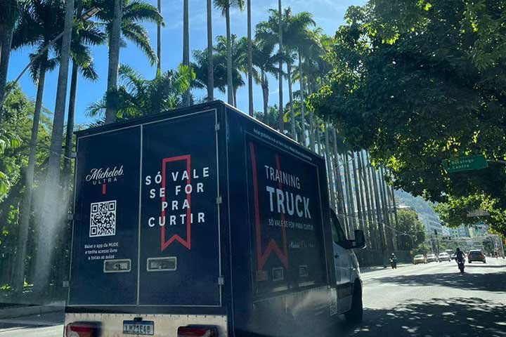julia-sampaio-designer_truck-michelob_07