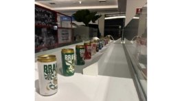 julia-sampaio-designer-lancamento-latinhas-brahma-carnaval_10