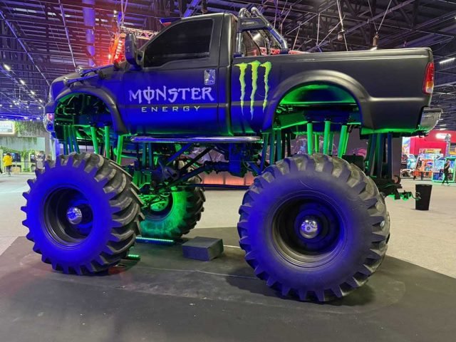 julia-sampaio-designer-monster-bgs_02