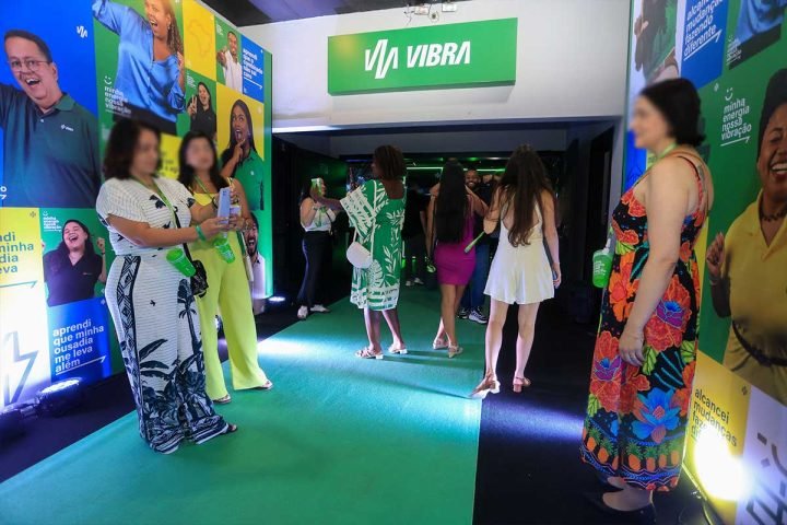 julia-sampaio-designer-vibra-festa-de-dim-de-ano-2024_23