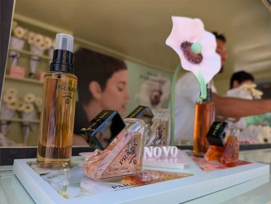 julia-sampaio_PRADA_truck-flower-market_06