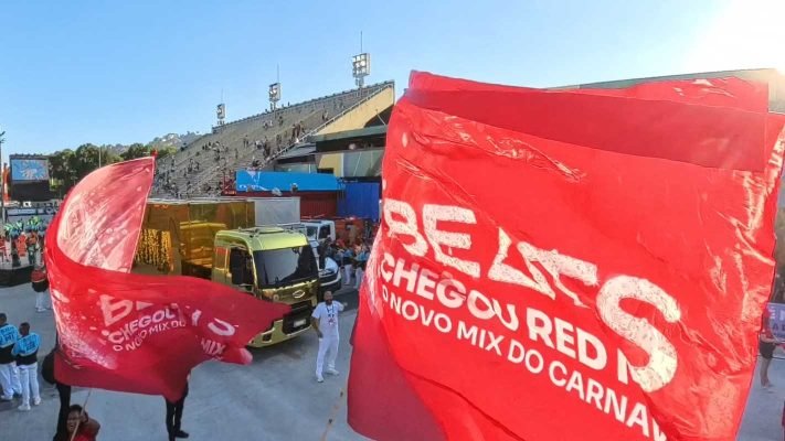 julia-sampaio_beats-red-mix-caranval_12